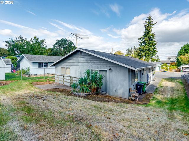 357 N 1ST St, St Helens, OR 97051