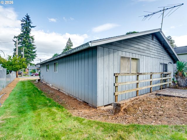 357 N 1ST St, St Helens, OR 97051