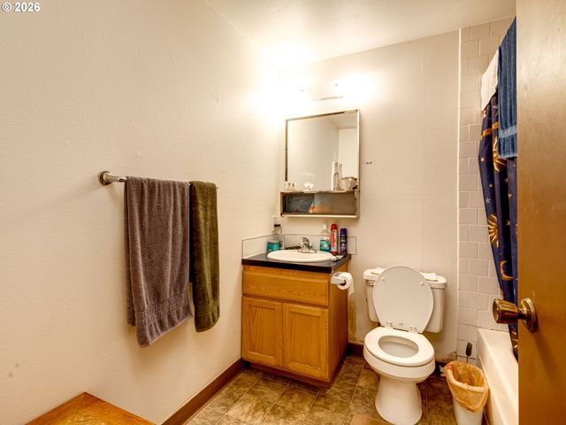 357 N 1ST St, St Helens, OR 97051