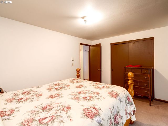 357 N 1ST St, St Helens, OR 97051