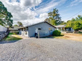 357 N 1ST St, St Helens, OR 97051