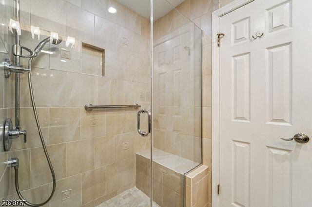 2 Casper Ct, Florham Park Boro, NJ 07932