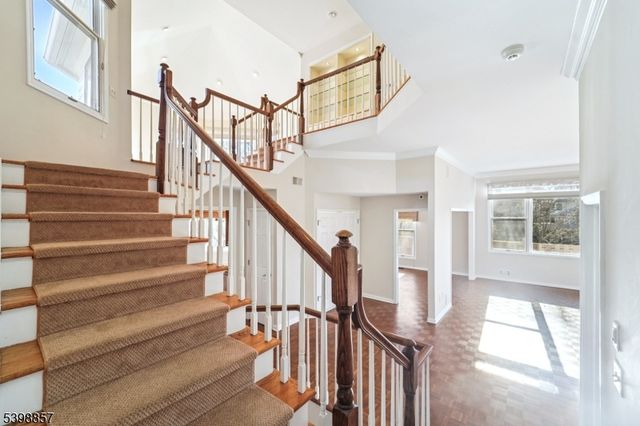 2 Casper Ct, Florham Park Boro, NJ 07932