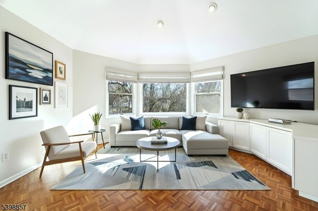 2 Casper Ct, Florham Park Boro, NJ 07932