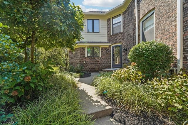 2 Casper Ct, Florham Park Boro, NJ 07932