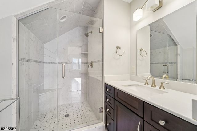 2 Casper Ct, Florham Park Boro, NJ 07932