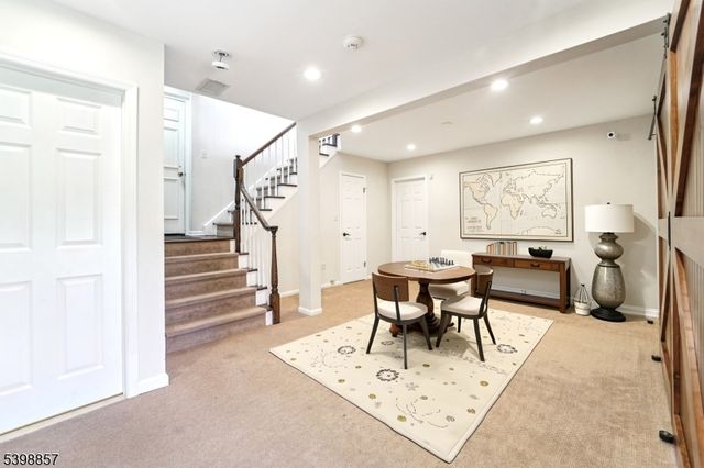 2 Casper Ct, Florham Park Boro, NJ 07932