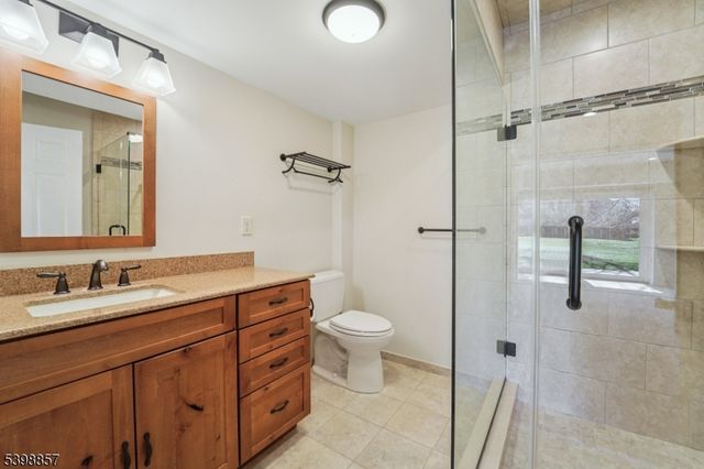 2 Casper Ct, Florham Park Boro, NJ 07932