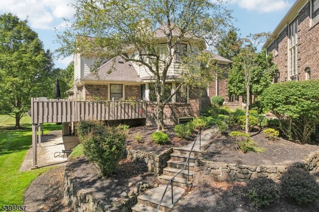 2 Casper Ct, Florham Park Boro, NJ 07932