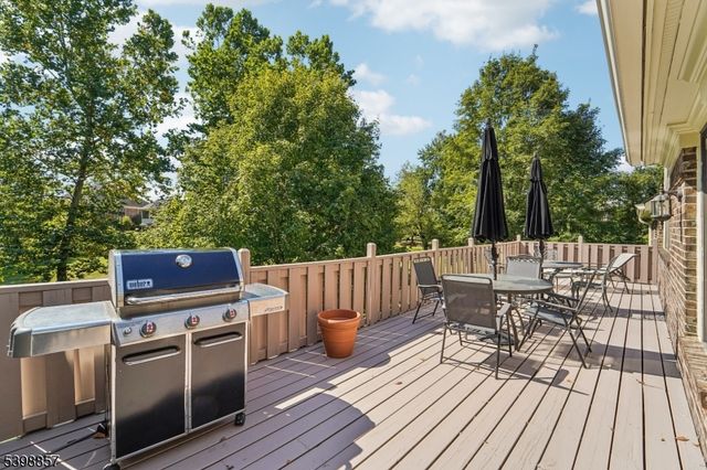 2 Casper Ct, Florham Park Boro, NJ 07932