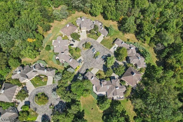 2 Casper Ct, Florham Park Boro, NJ 07932