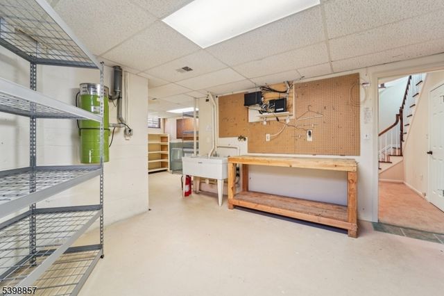 2 Casper Ct, Florham Park Boro, NJ 07932