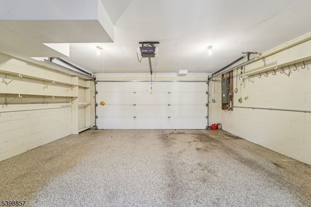 2 Casper Ct, Florham Park Boro, NJ 07932