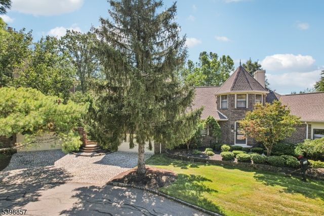 2 Casper Ct, Florham Park Boro, NJ 07932