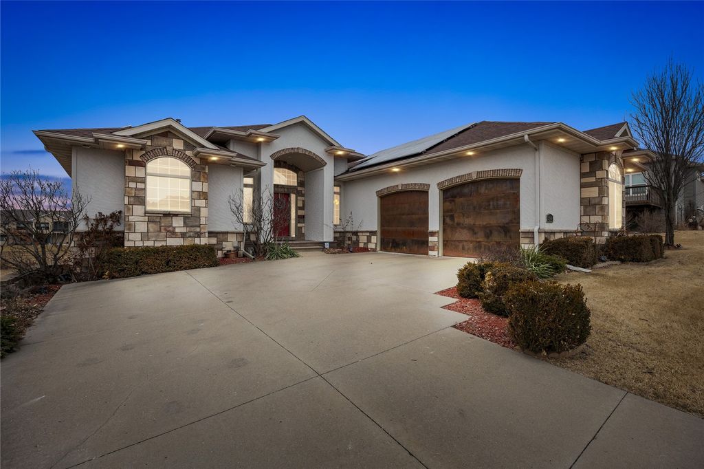 814 Camp Cardinal Road, Iowa City, IA 52246