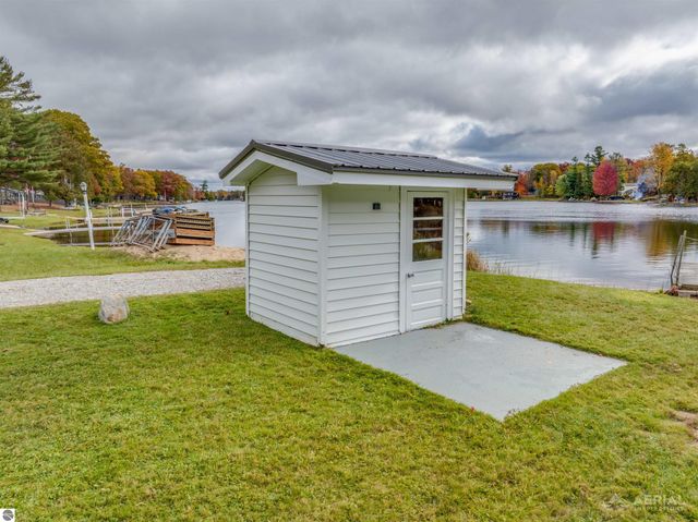 8483 Lakeview, Hale, MI 48739