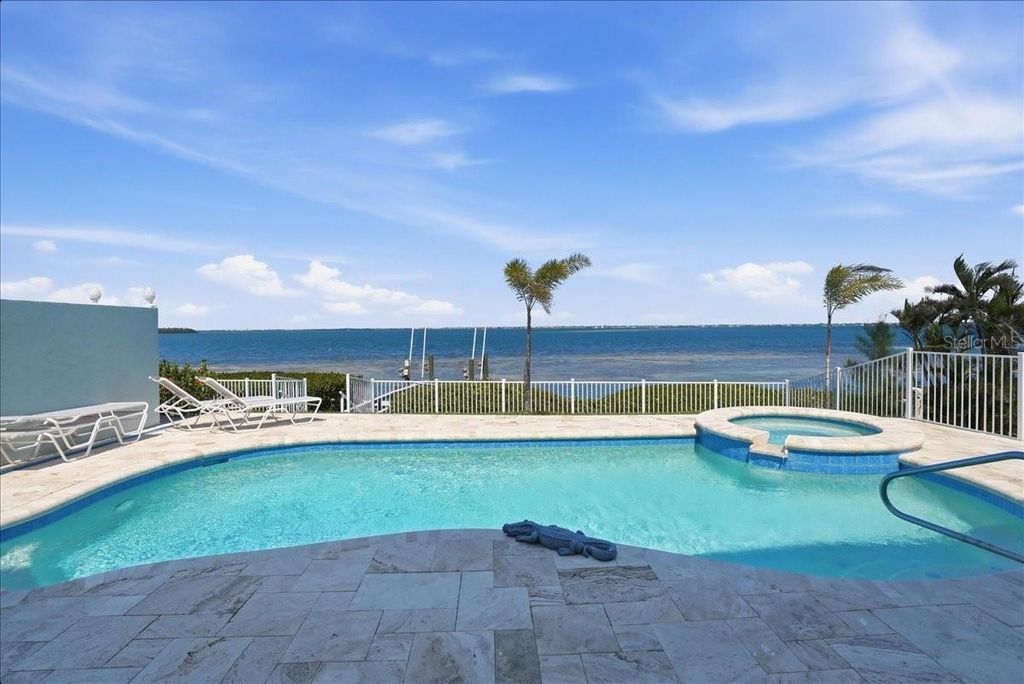Image 5 of property listing at 3636 FAIR OAKS PLACE, Longboat Key, FL 34228