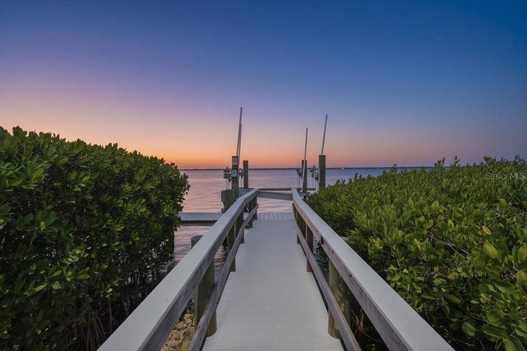 Image 7 of property listing at 3636 FAIR OAKS PLACE, Longboat Key, FL 34228