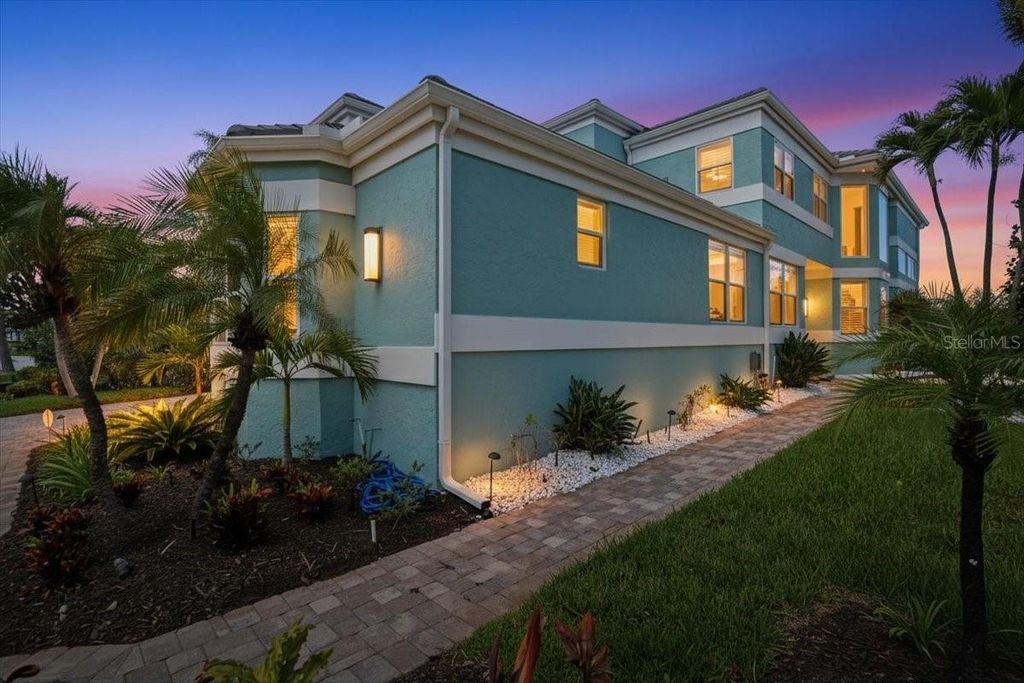 Image 8 of property listing at 3636 FAIR OAKS PLACE, Longboat Key, FL 34228