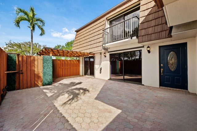 9131 SW 20th Place A, Davie, FL 33324