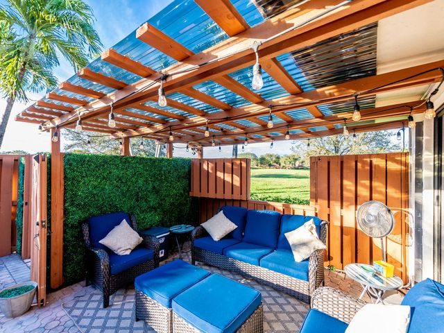 9131 SW 20th Place A, Davie, FL 33324