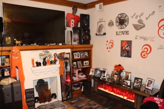 6225 S Albany Avenue, Chicago, IL 60629