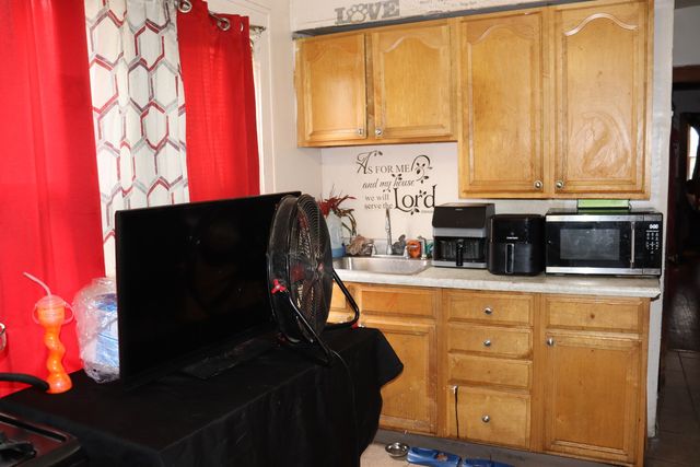 6225 S Albany Avenue, Chicago, IL 60629