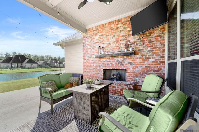 17048 Bentons Ferry Ave, Greenwell Springs, LA 70739