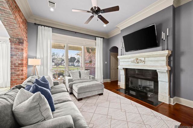 17048 Bentons Ferry Ave, Greenwell Springs, LA 70739