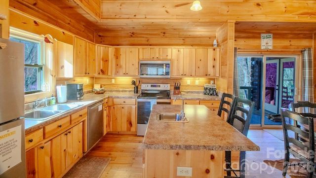 187 Gardeners Cove, Whittier, NC 28789