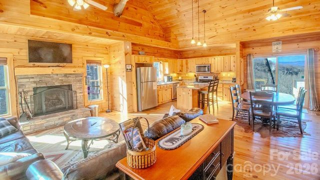 187 Gardeners Cove, Whittier, NC 28789