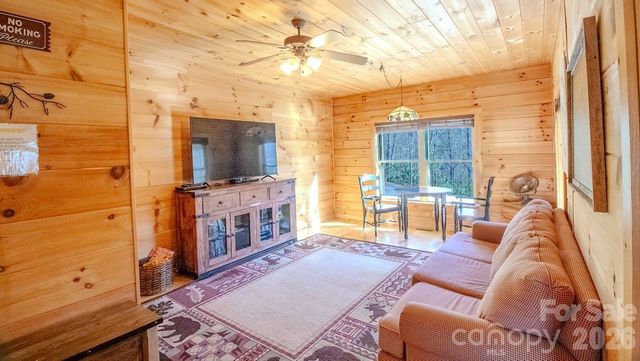 187 Gardeners Cove, Whittier, NC 28789