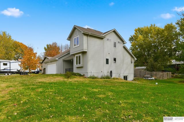 4702 Lakewood Drive, Blair, NE 68008