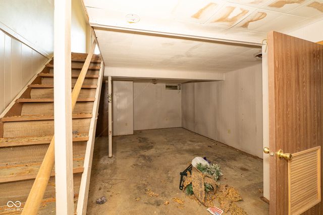 8158 Lima East Drive, Indianapolis, IN 46227