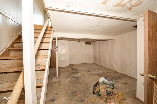 8158 Lima East Drive, Indianapolis, IN 46227