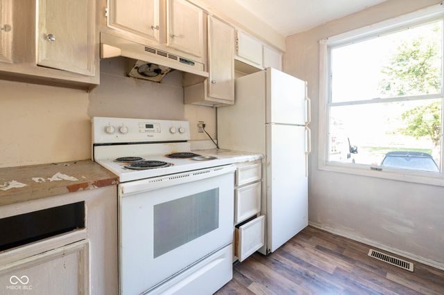 8158 Lima East Drive, Indianapolis, IN 46227
