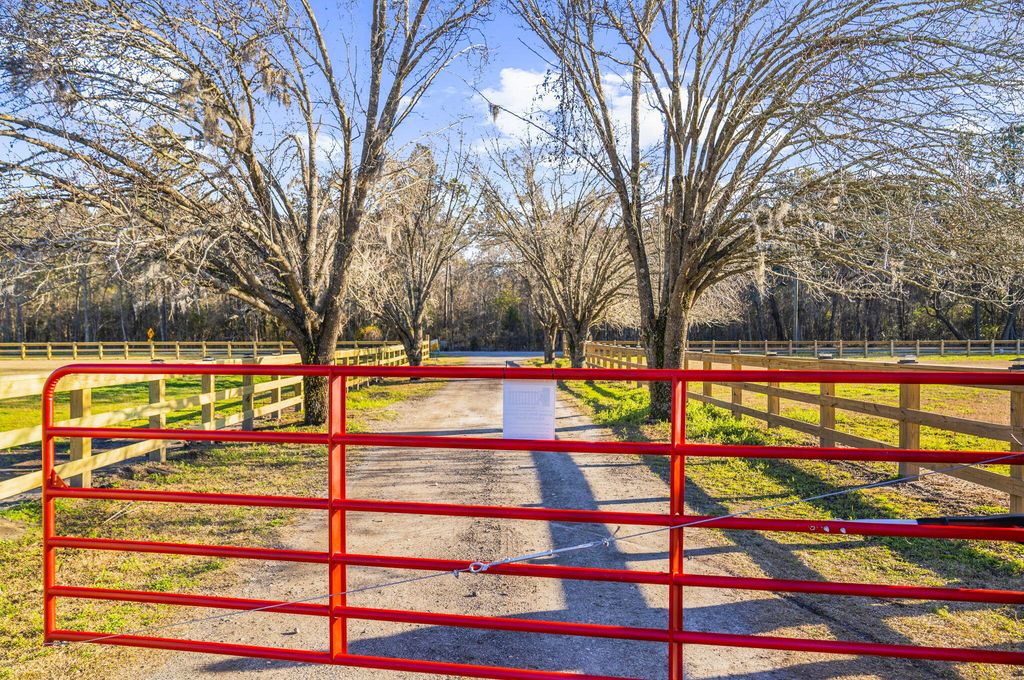 Image 10 of property listing at 163 Keans Neck Road, Seabrook, SC 29940