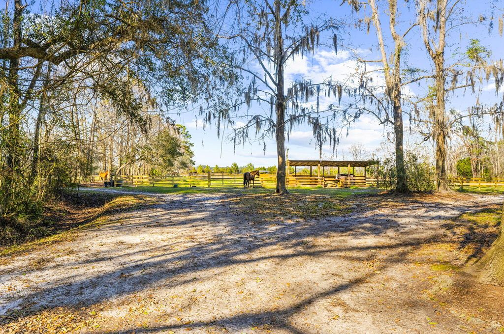 Image 13 of property listing at 163 Keans Neck Road, Seabrook, SC 29940