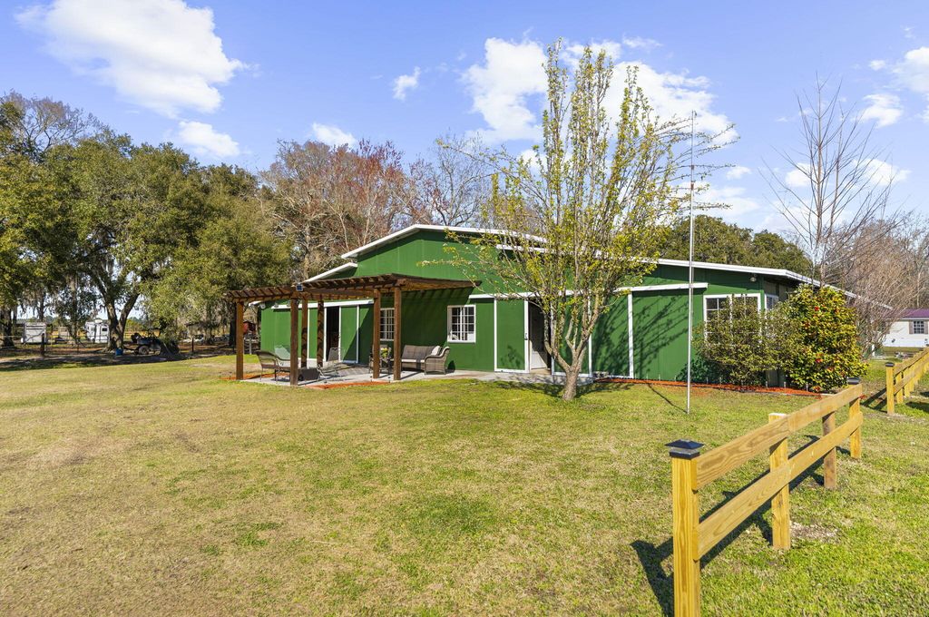 Image 2 of property listing at 163 Keans Neck Road, Seabrook, SC 29940