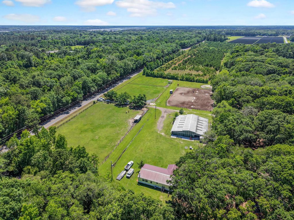 Image 4 of property listing at 163 Keans Neck Road, Seabrook, SC 29940