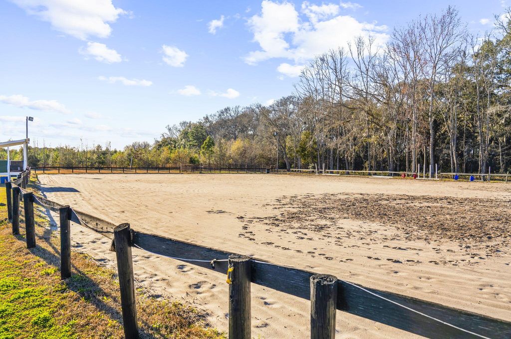 Image 8 of property listing at 163 Keans Neck Road, Seabrook, SC 29940