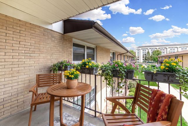 6126 S Kensington Avenue C, Countryside, IL 60525