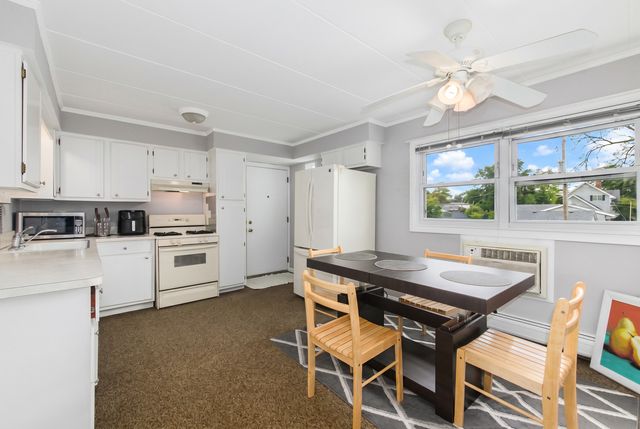 6126 S Kensington Avenue C, Countryside, IL 60525
