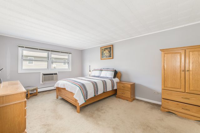 6126 S Kensington Avenue C, Countryside, IL 60525