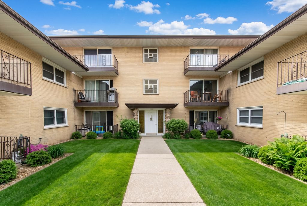 6126 S Kensington Avenue C, Countryside, IL 60525