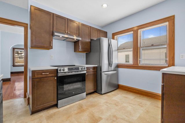 1319 Menomonee AVENUE, South Milwaukee, WI 53172