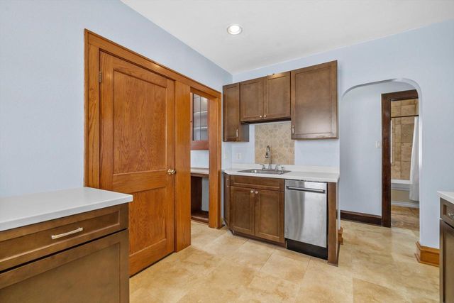 1319 Menomonee AVENUE, South Milwaukee, WI 53172