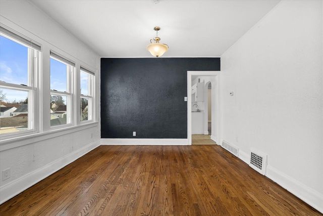 1319 Menomonee AVENUE, South Milwaukee, WI 53172