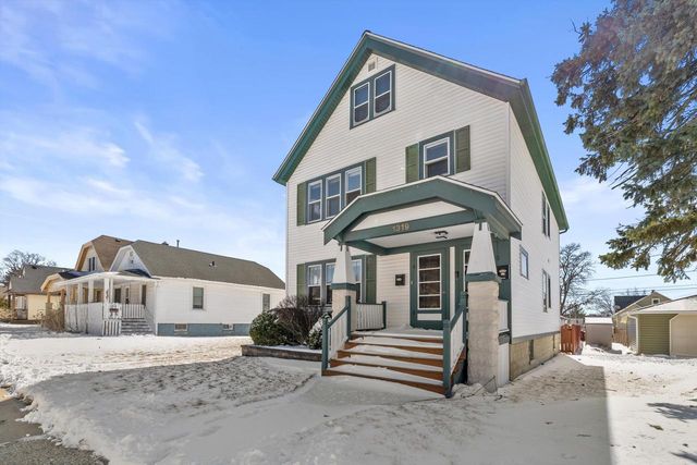 1319 Menomonee AVENUE, South Milwaukee, WI 53172