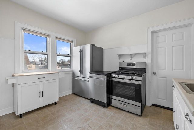 1319 Menomonee AVENUE, South Milwaukee, WI 53172